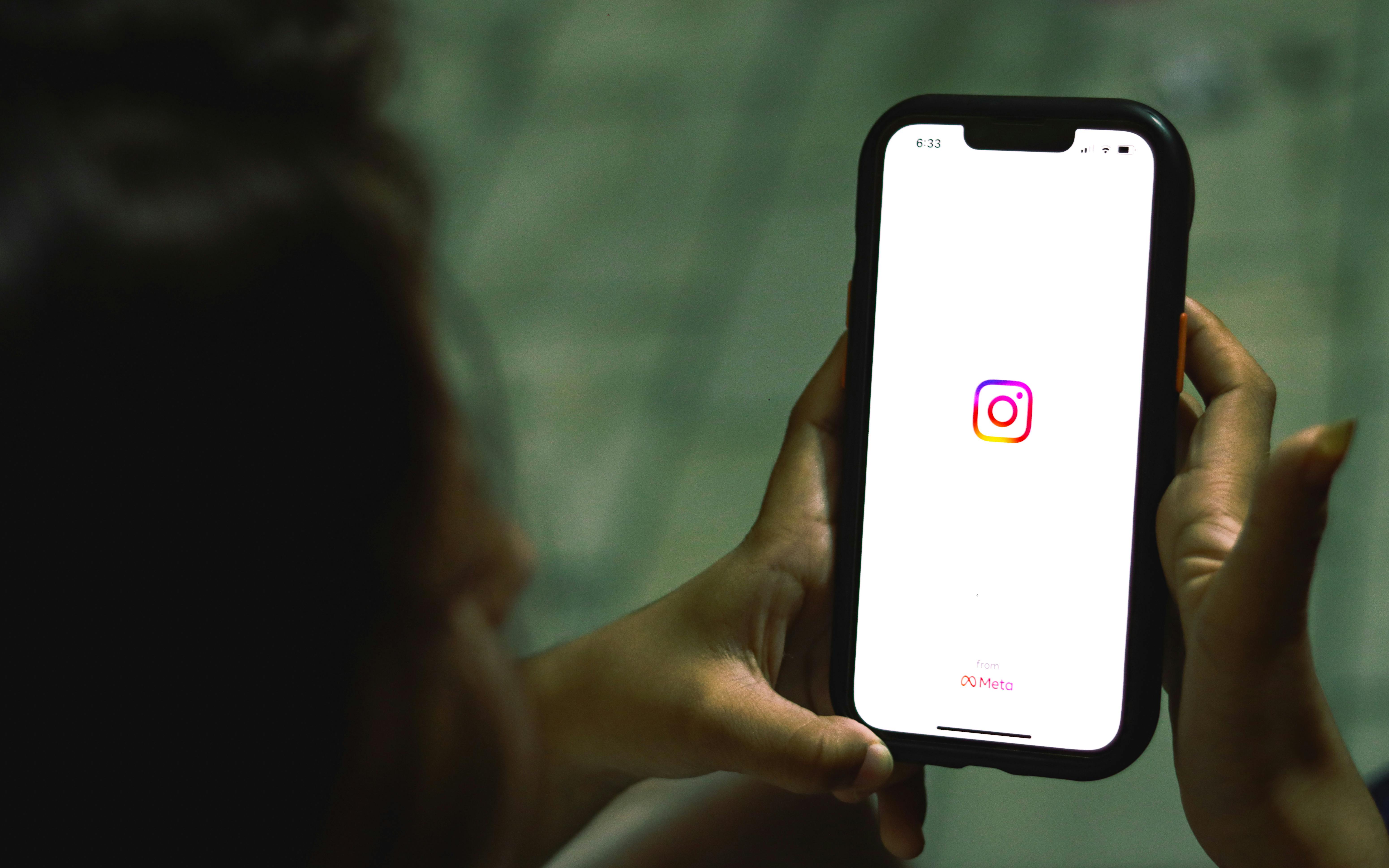 Como o Excesso de Redes Sociais Afeta Sua Saúde Mental (E o Que Fazer Sobre Isso...)